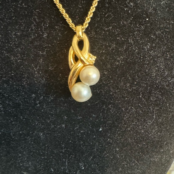 Christian Dior vintage gold pearl drop necklace. - Picture 2 of 5